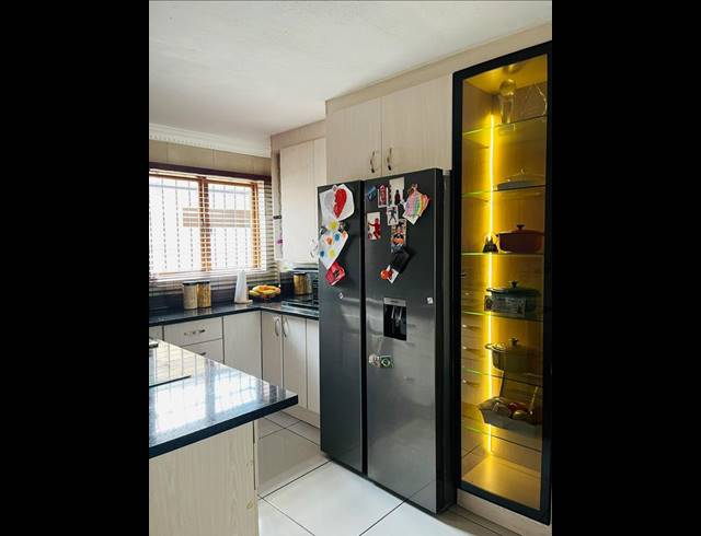 3 BEDROOM DUPLEX FOR SALE IN ROOIHUISKRAAL NORTH